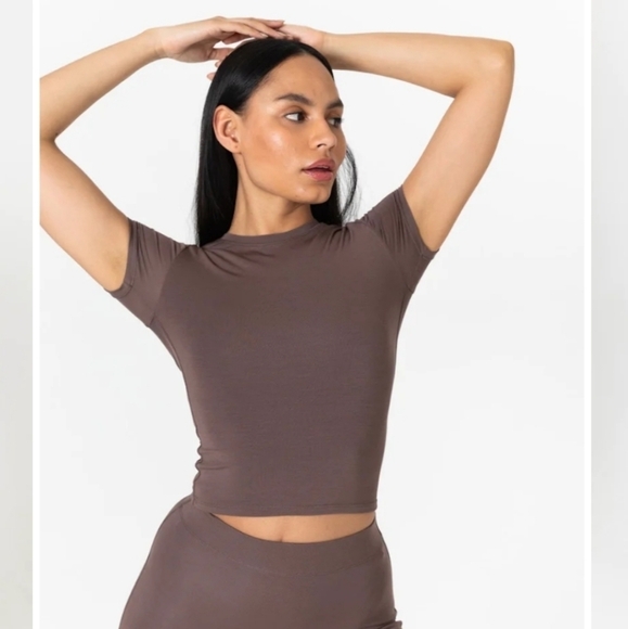 365 SHORT SLEEVE T-SHIRT - MOCHA - Picture 1 of 4